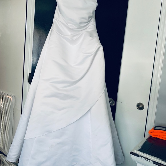 David’s bridal Michael Angelo wedding dress. - Picture 2 of 5